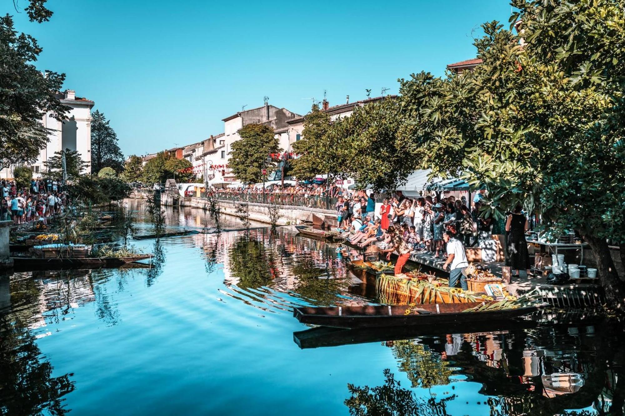 Un Petit Nid Au Bord De La Sorgue Appartement LʼIsle-sur-la-Sorgue Buitenkant foto